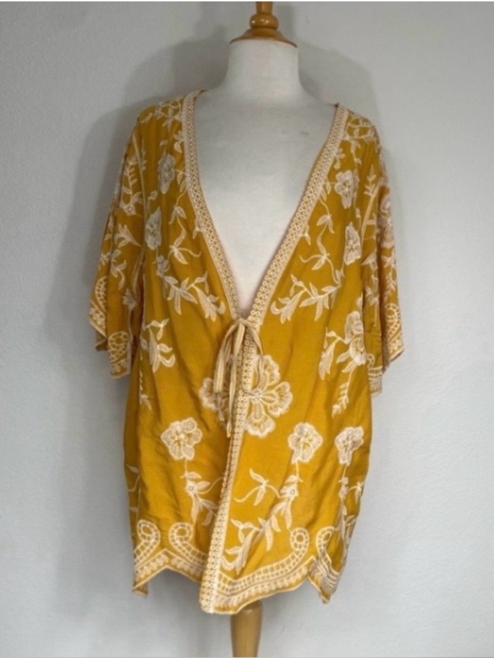 NWT New Kindred Women Mustard White Floral Embroidered Rayon Kimono Size 1X Boho